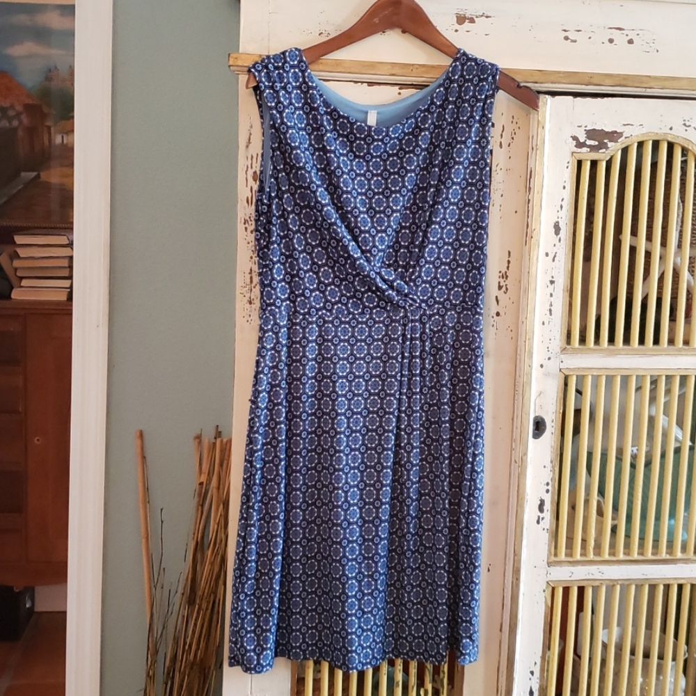 New w/o tags navy/blue/white print dress Large